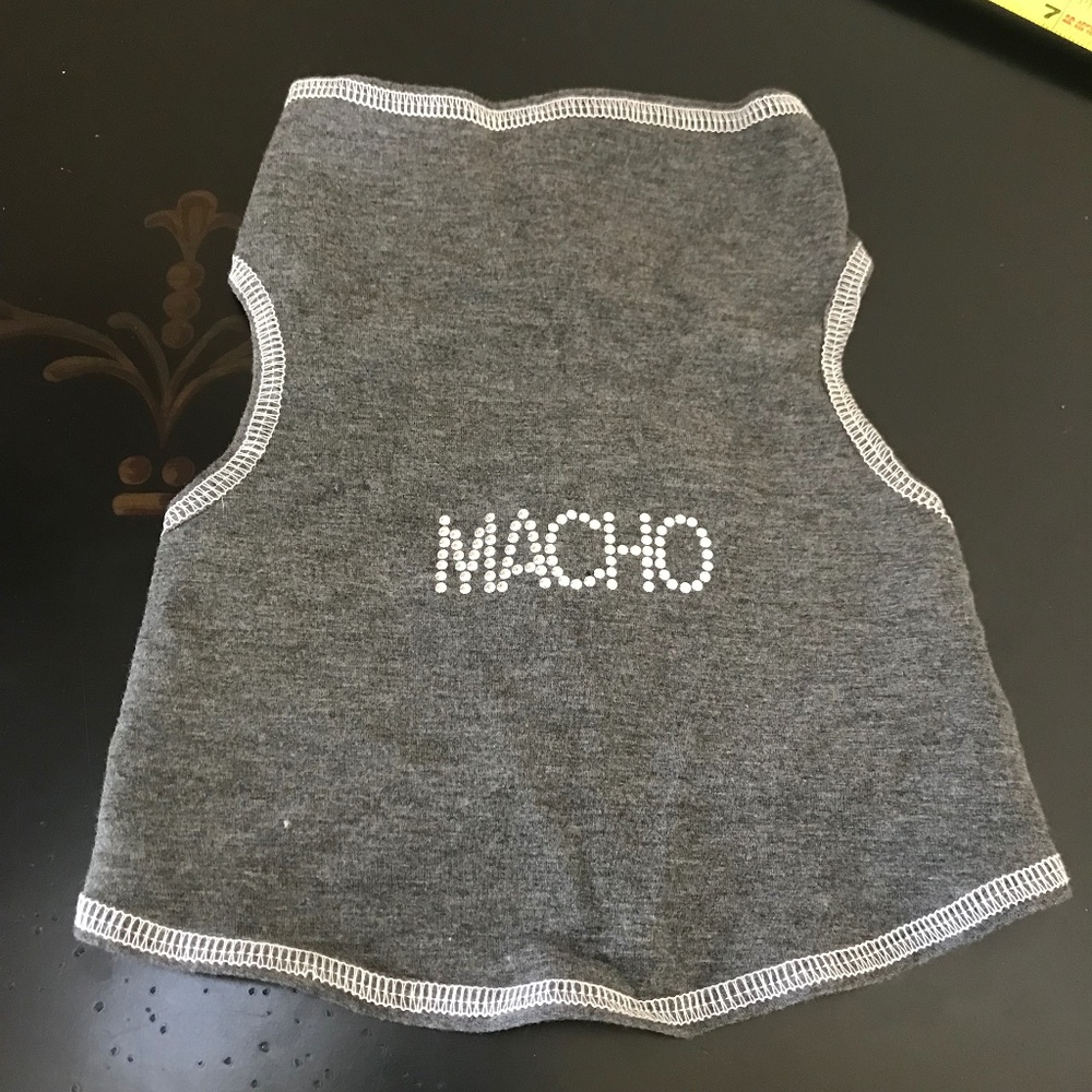 Animal wrappers “MACHO” t-shirt for dogs. NWT. Size Large